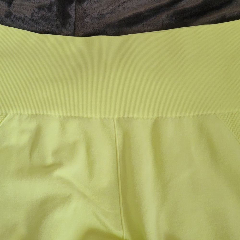 Tek Gear Workout Set- New w/o Tags - Picture 5 of 7